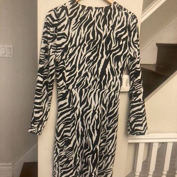 Black and White V-Neck Mini SALE $15 dresses & 3 for $30 - Picture 5 of 5